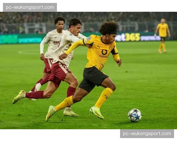 多特蒙德客场2-0斯图加特，阿德耶米和布兰特补时阶段进球